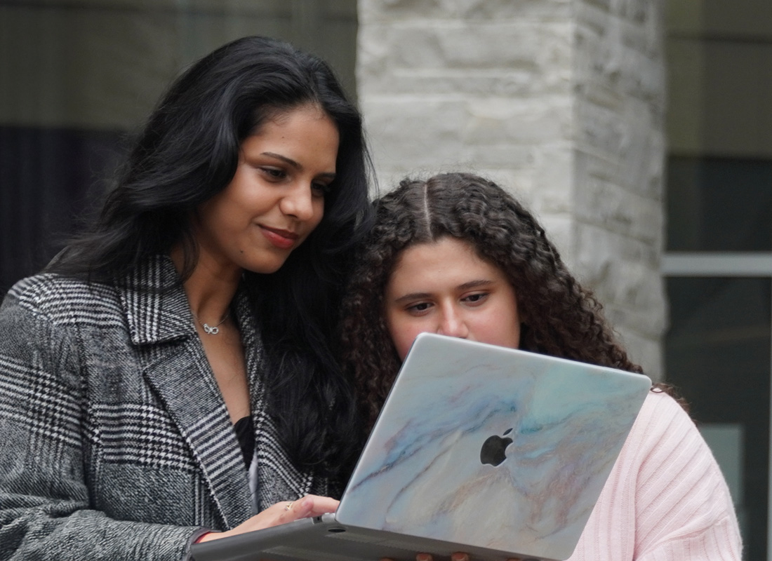2 students working on a laptop